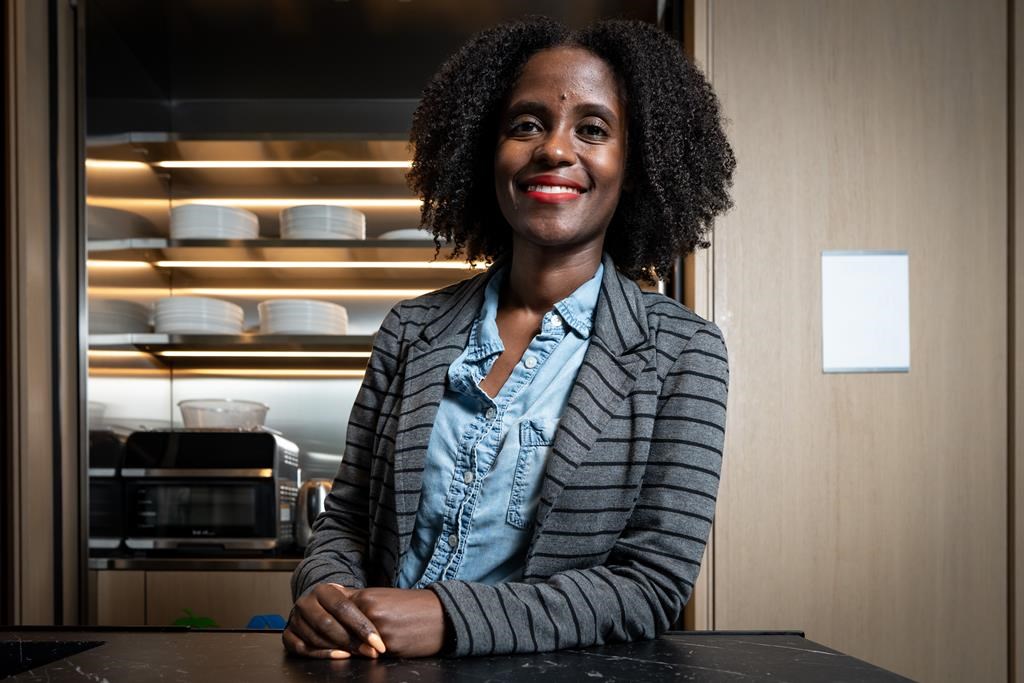 Правителствата и корпорациите в Канада харчат милиарди всяка година за