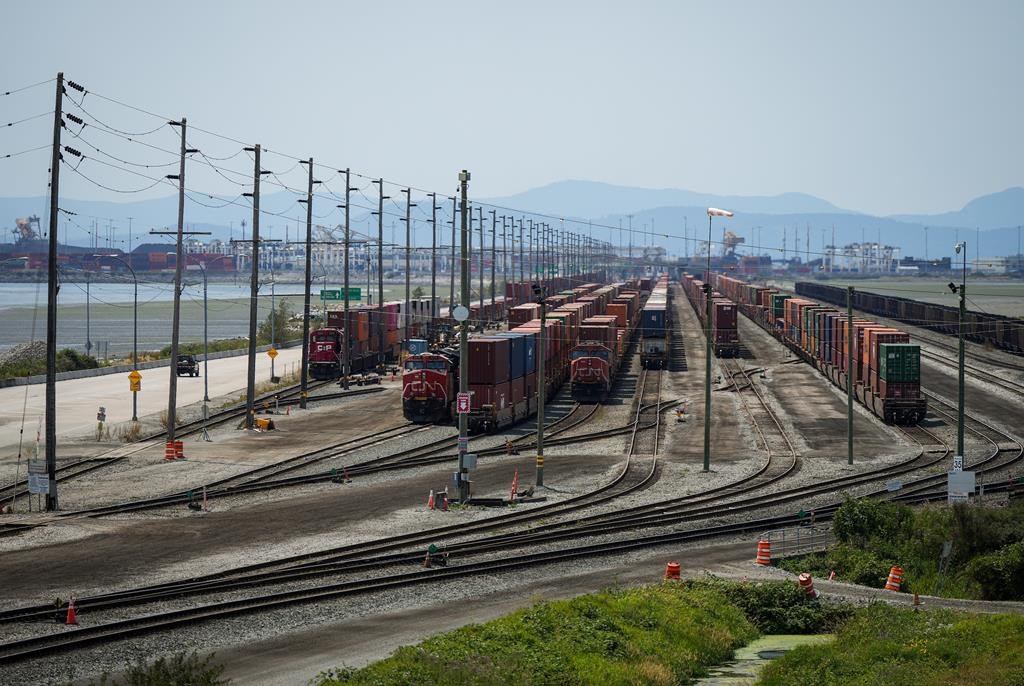 2 men charged after U.S. prosecutors say B.C. freight trains used for human smuggling