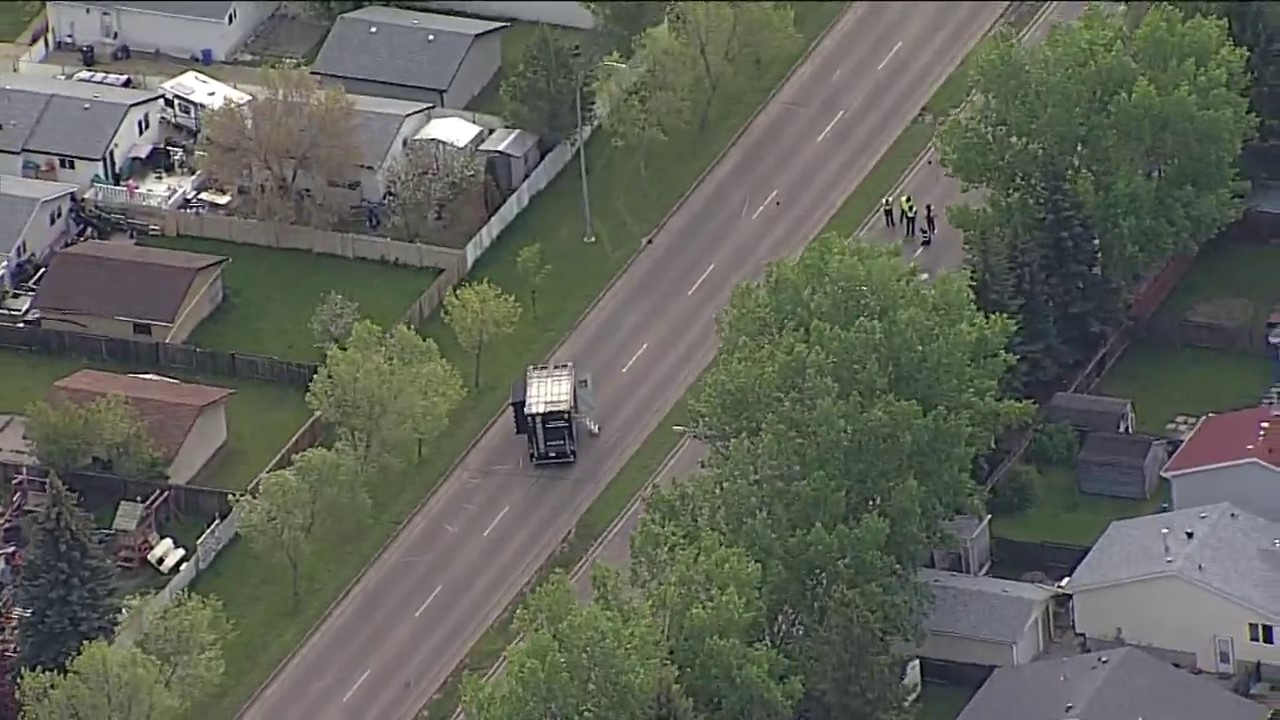 Натоварен път в югоизточен Едмънтън беше затворен и в двете