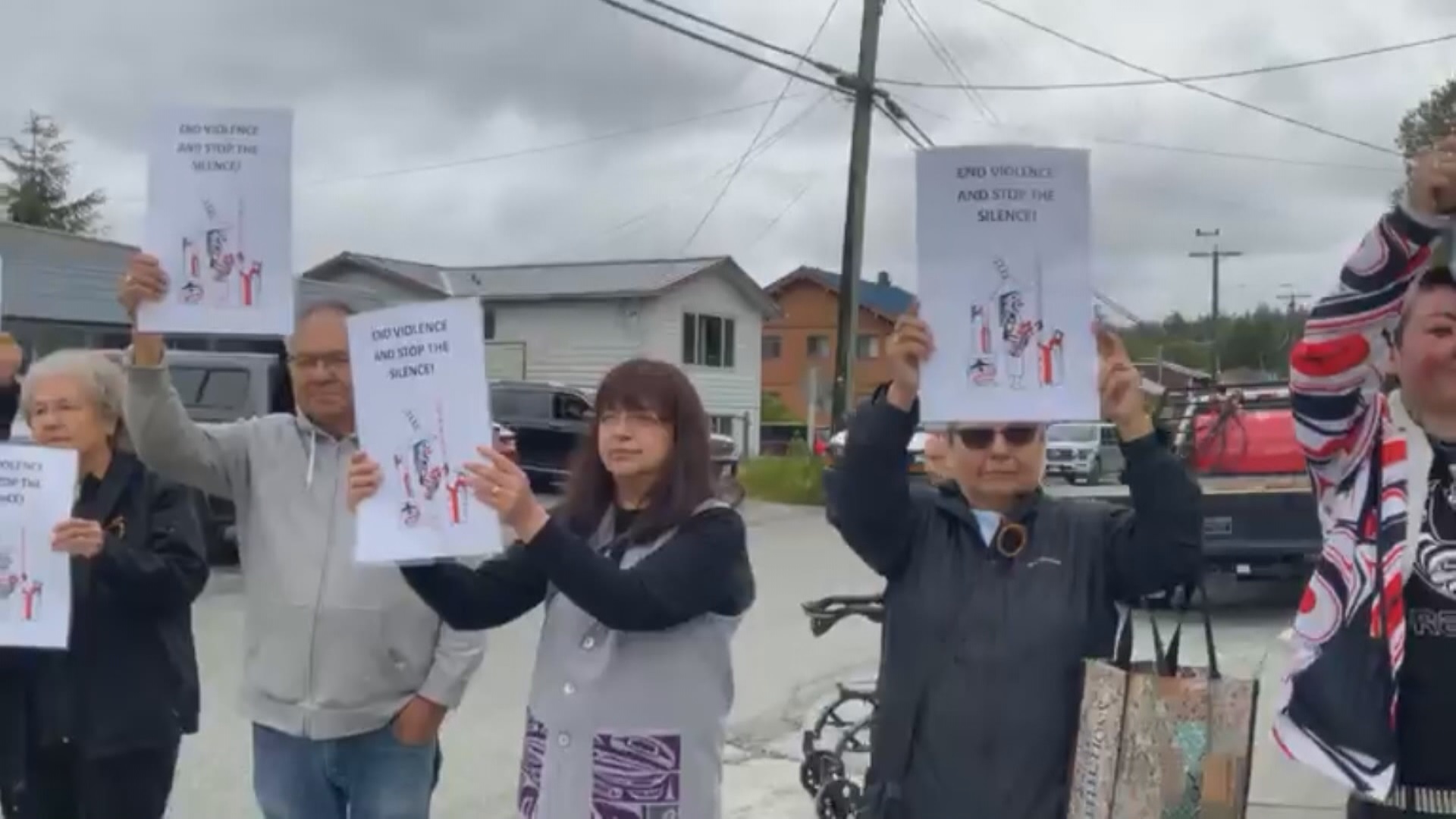 Членовете на Heiltsuk Nation се събраха за да се противопоставят