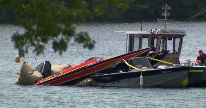 Семейство, приятели си спомнят жертвите на фатален сблъсък с лодка близо до Кингстън, Онтарио.