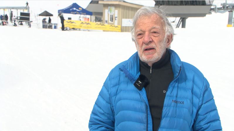 Дългогодишният кмет на Сън Пийкс се оттегля поради медицинско състояние Ал