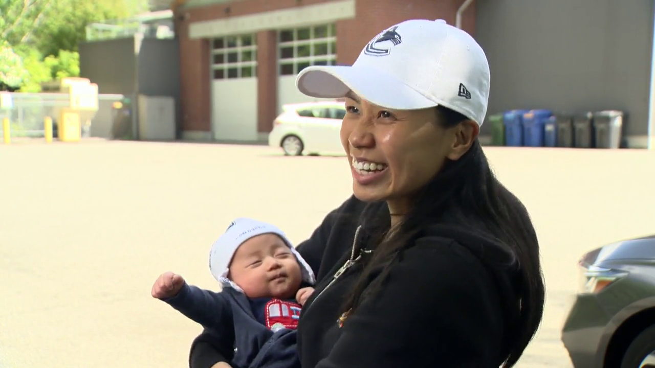 ‘I’m gonna push’: First-time B.C. mother delivers her own baby on way to hospital