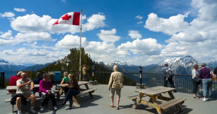 Туристическият сектор на Канада разгръща пътна карта за увеличаване на броя на посетителите до нивата преди пандемията