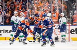 Continue reading: Edmonton Oilers score last-minute win in Game 4 against Vancouver Canucks
