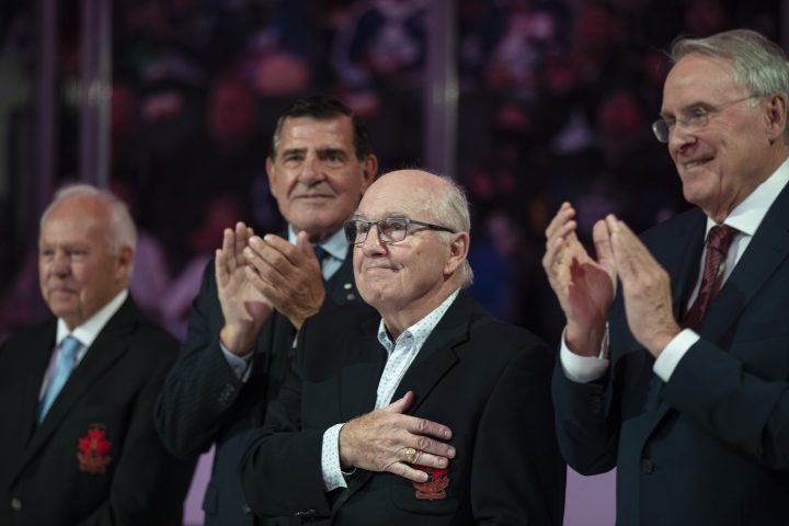 Рон Елис който изигра над 1000 мача с Торонто Мейпъл