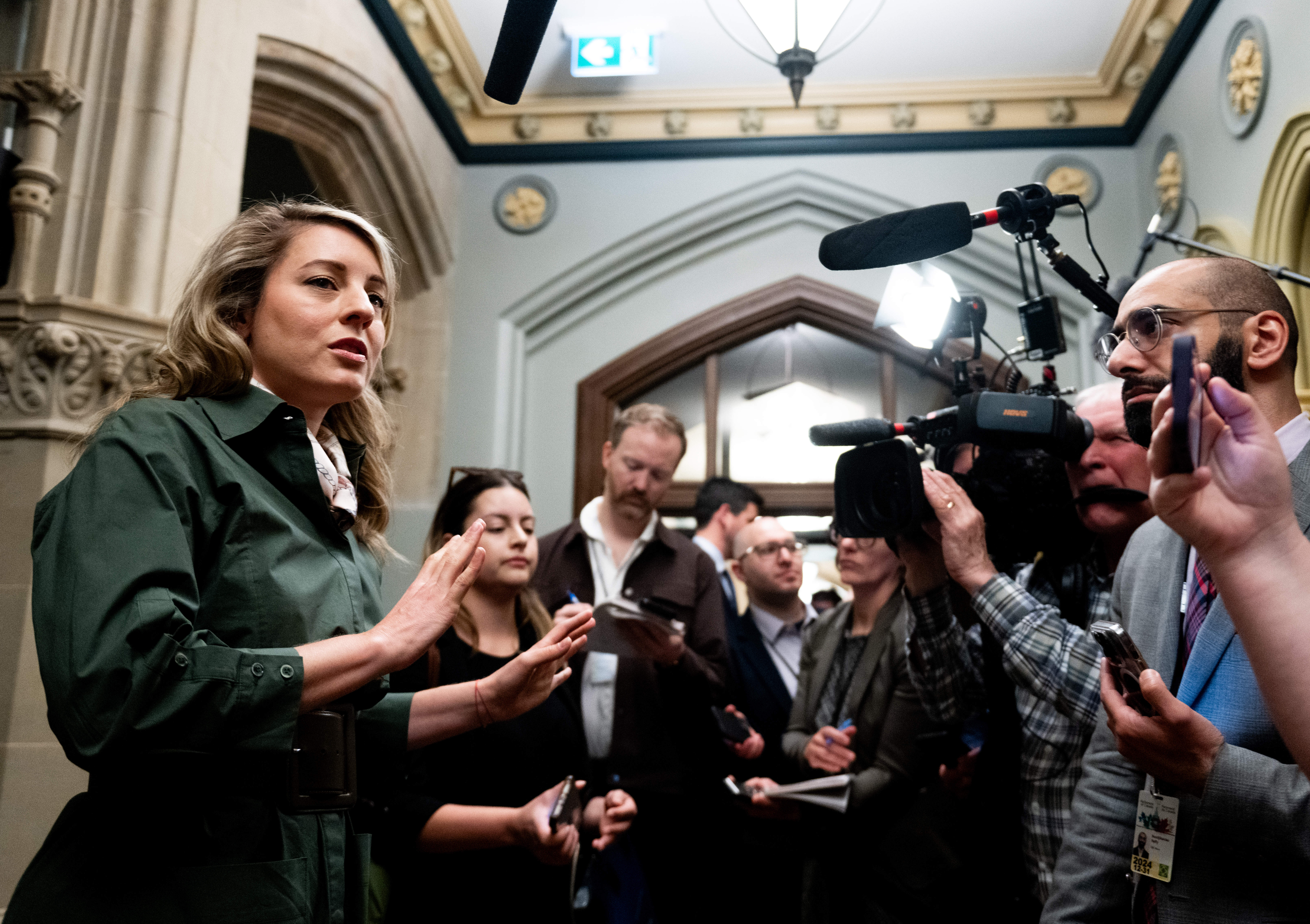 Тъй като израелските сили превземат контрола над граничния пункт Рафа