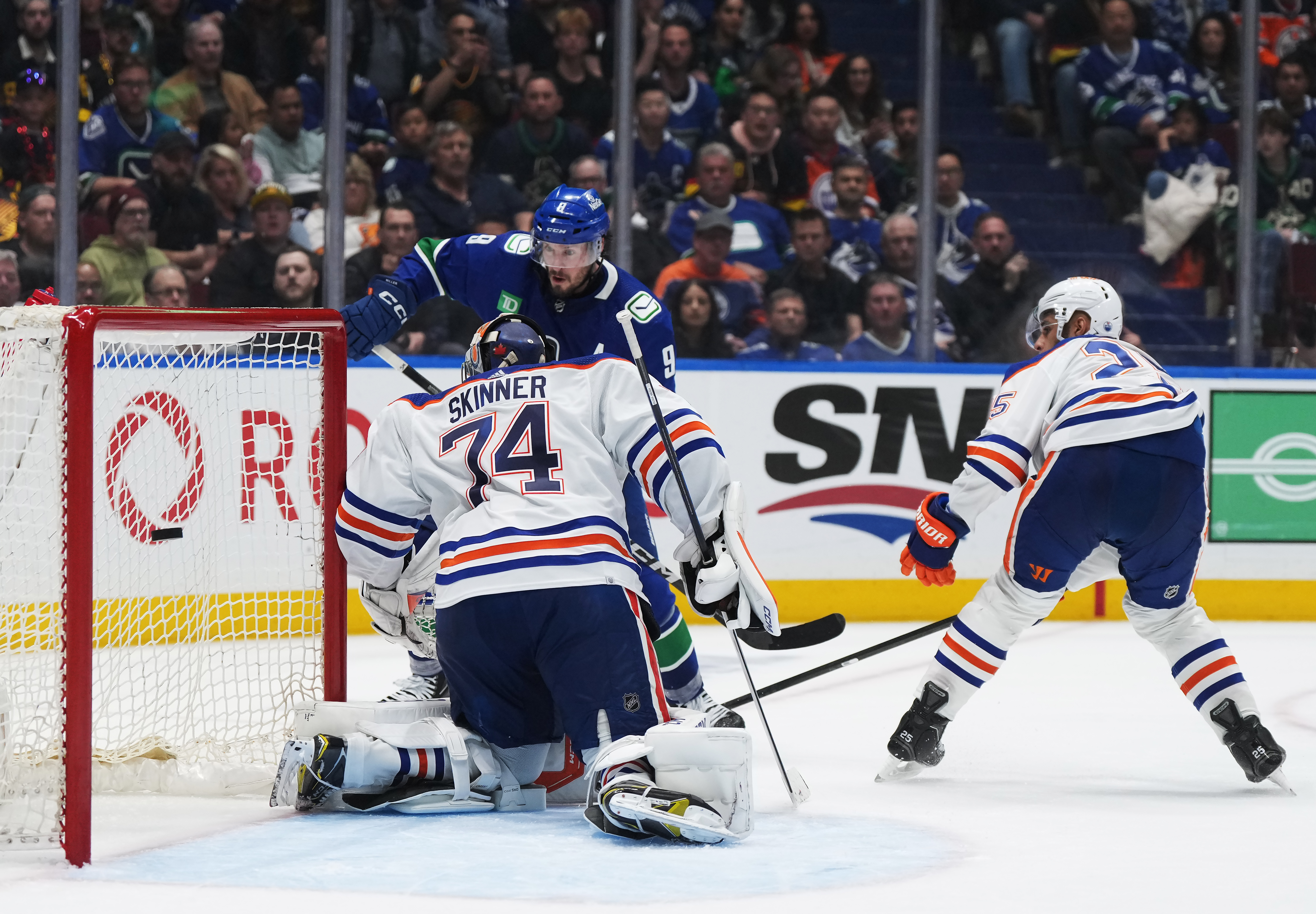 Edmonton Oilers collapse in Game 1 against Canucks
