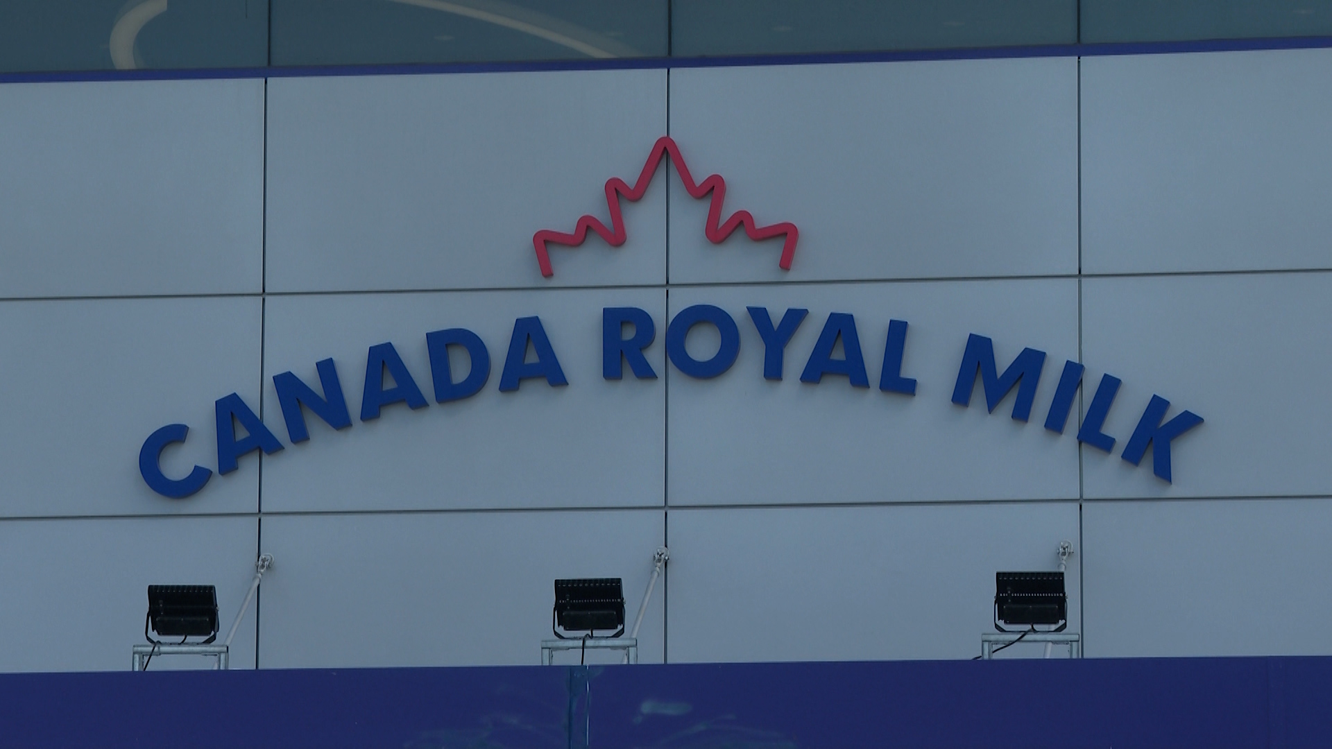Canada Royal Milk днес обяви дарението на 5000 кутии с