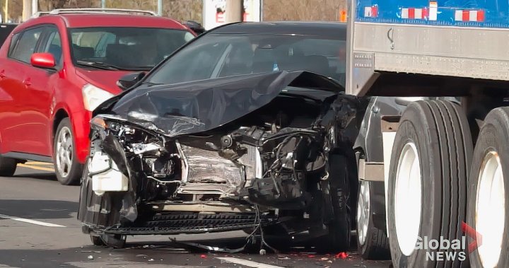 Не се съобщава за наранявания след сблъсък на четири автомобила
