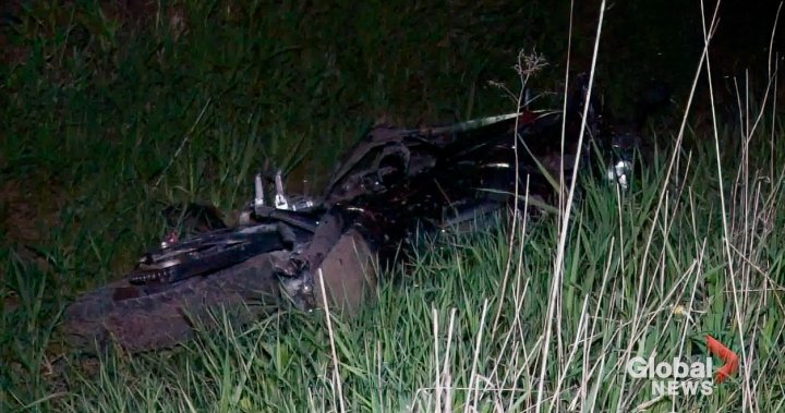 Мотоциклетист беше транспортиран с хеликоптер след катастрофа близо до Питърбъро, Онтарио.