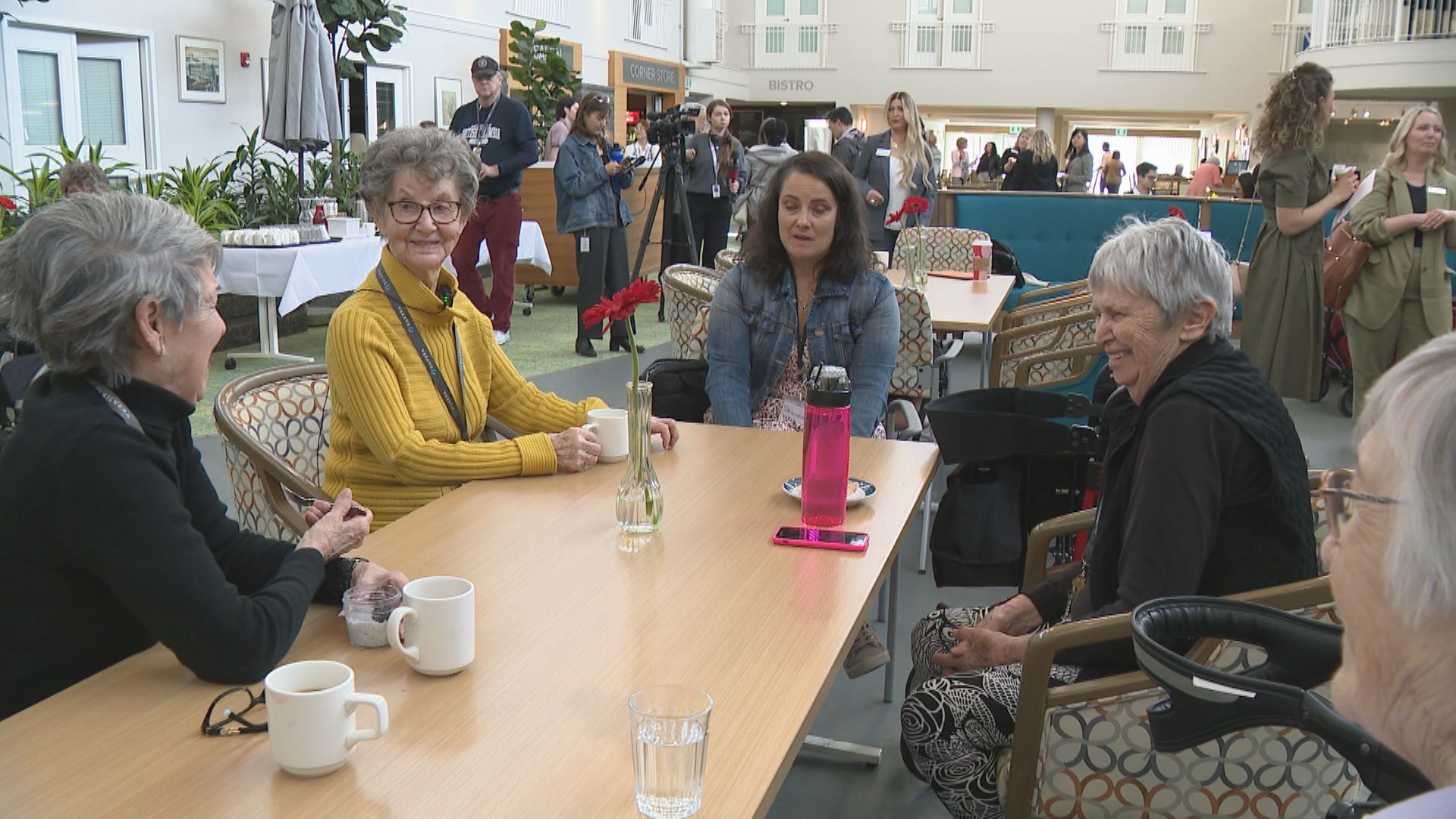 Двама студенти след средното образование се срещнаха с новите си