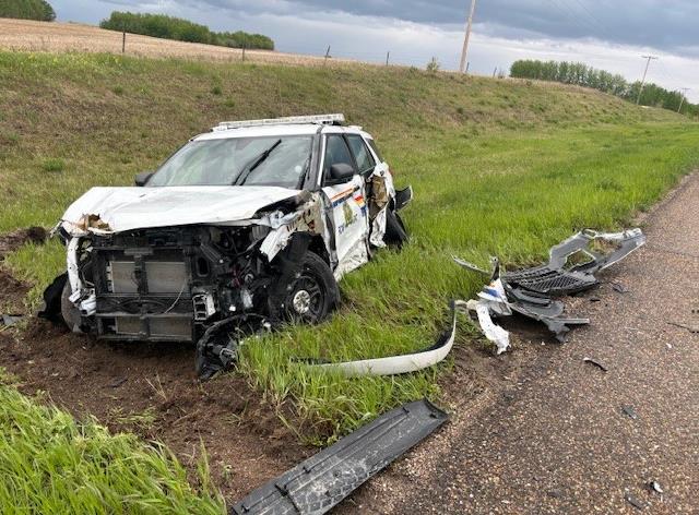 Suspects ram Sask. RCMP police car 3 times after caught speeding on Highway 40