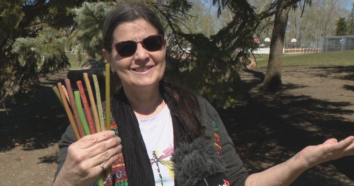 U of R research engineer creates innovative alternative to paper straws  | Globalnews.ca