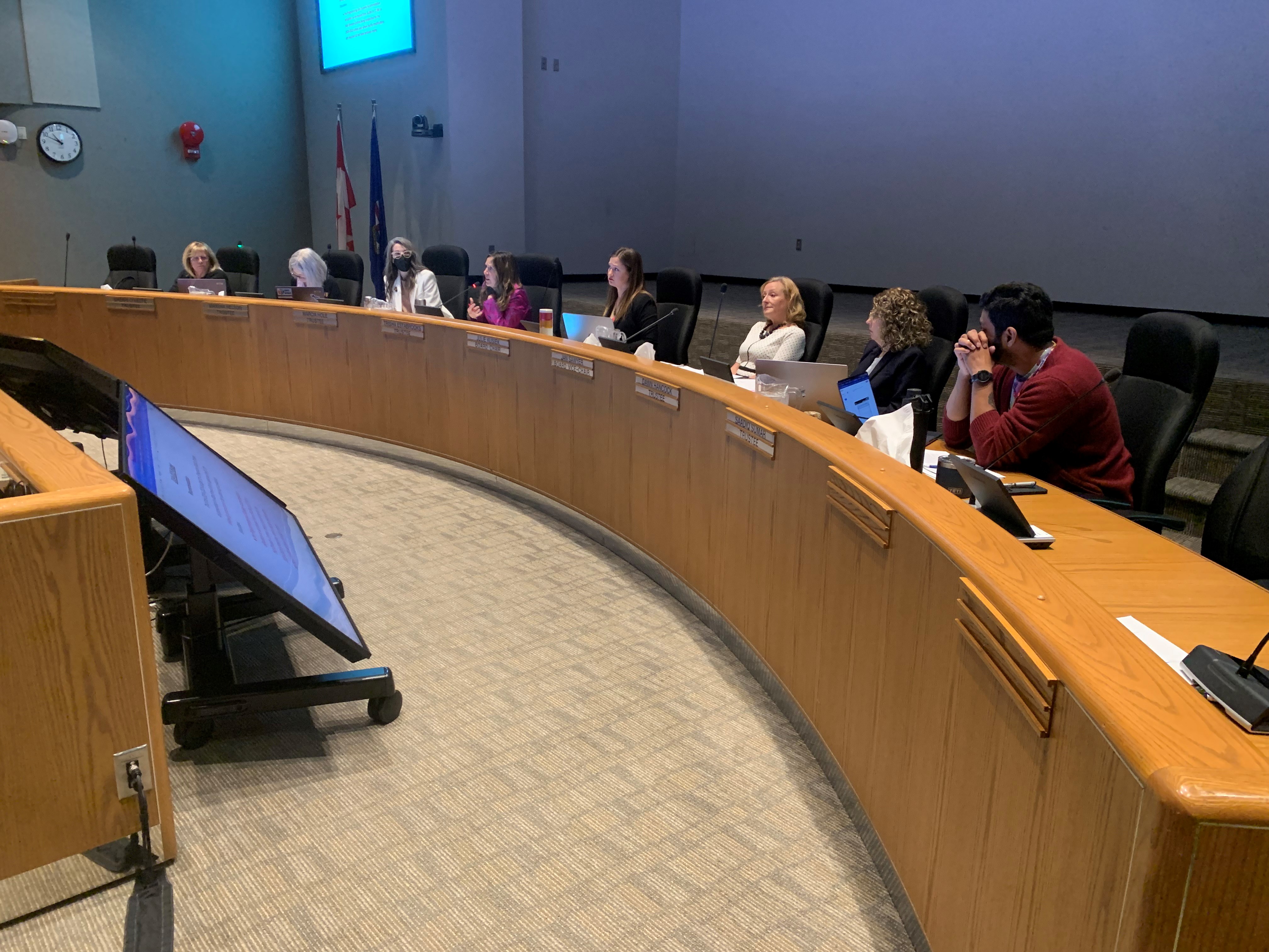 След като доклад изготвен от администраторите на училищния съвет нарисува