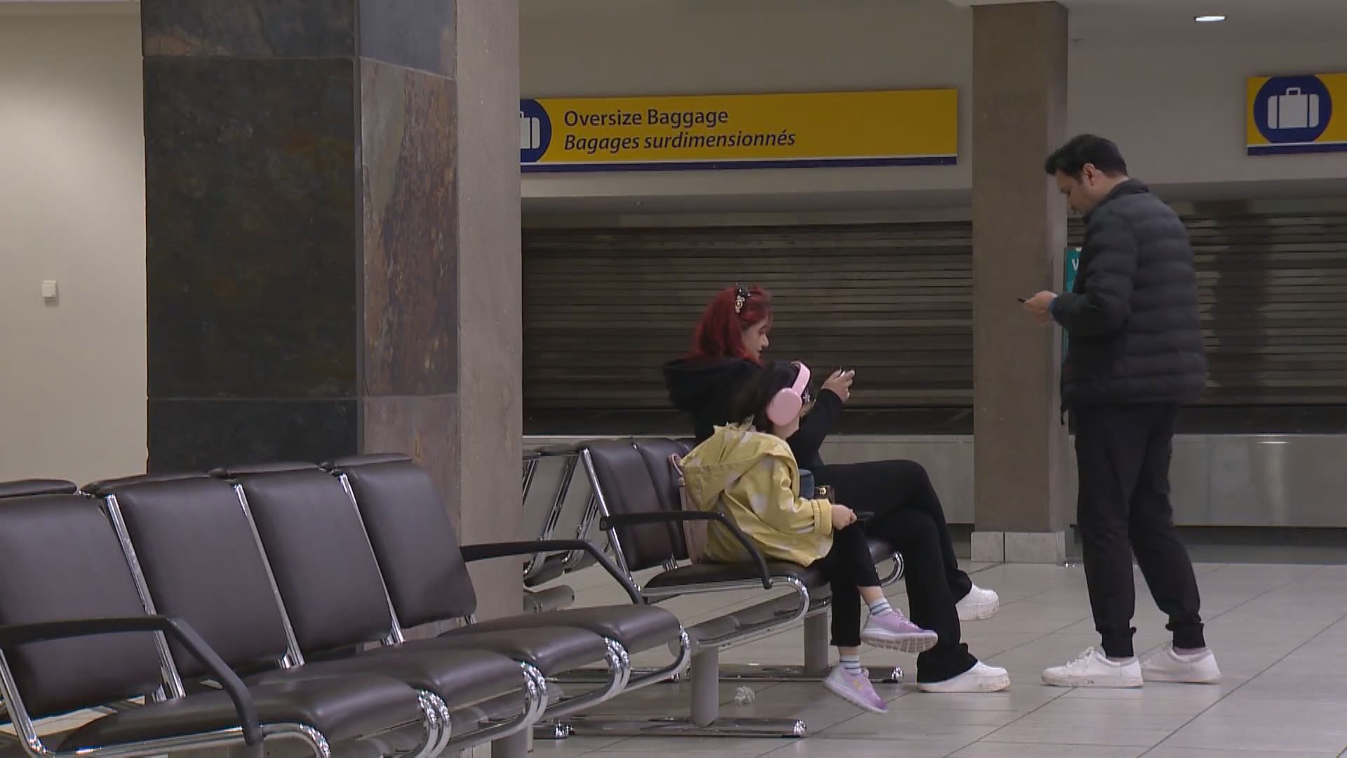 Евакуираните служители на пожарната и операциите по нефтените пясъци около