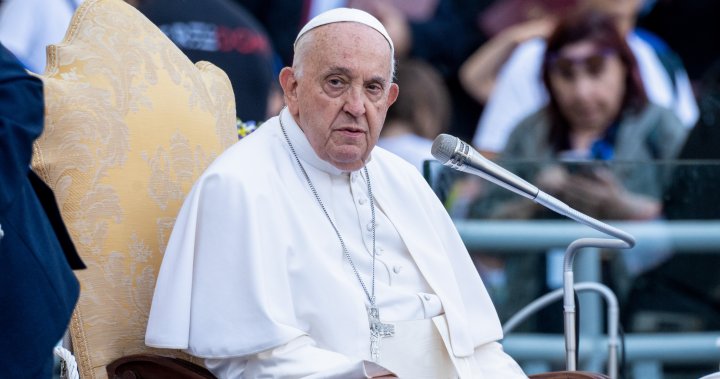 Папа Франциск се извини за използването на хомофобска обида на среща при закрити врата