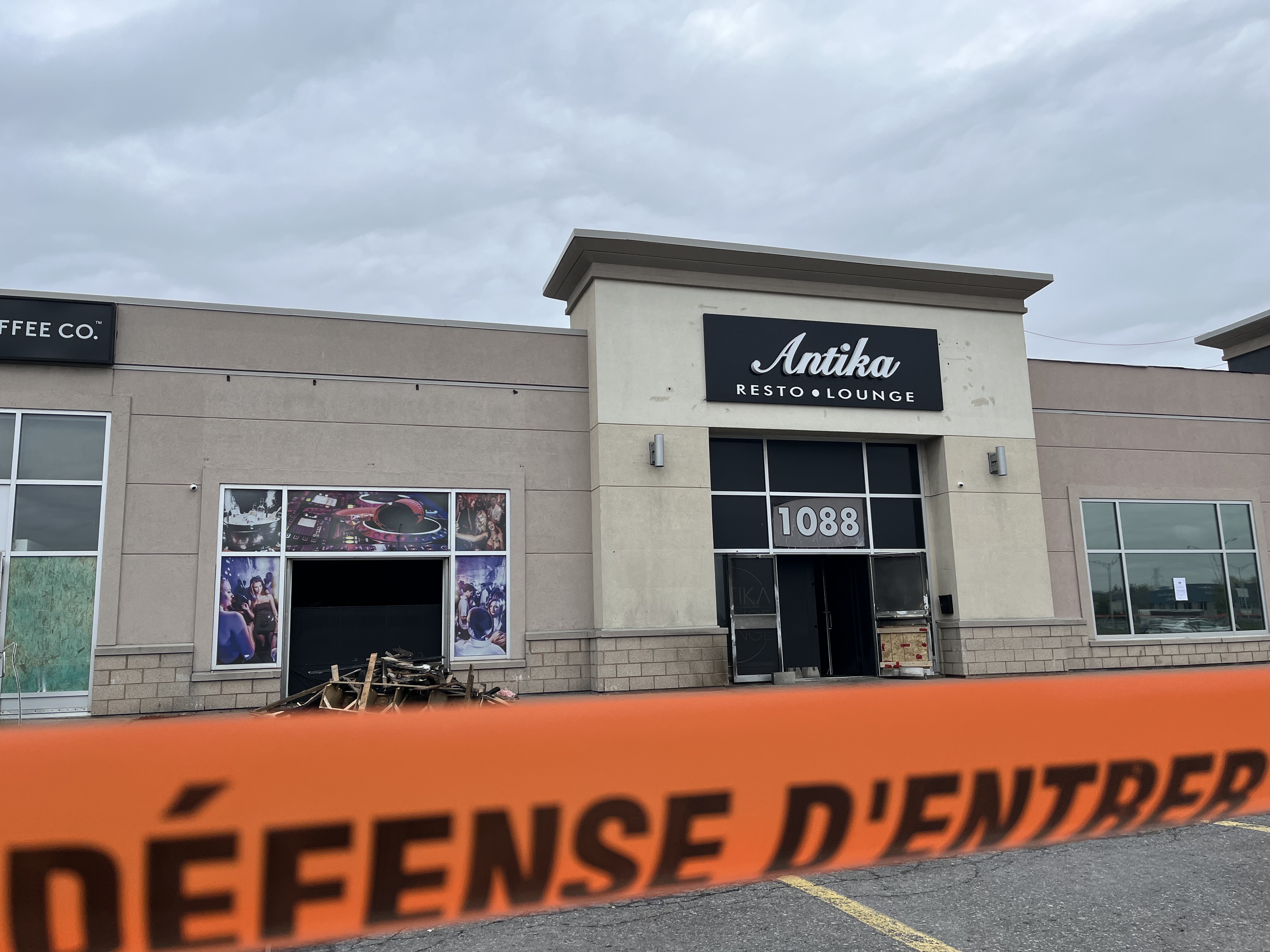 Полицията на Laval разследва два предполагаеми палежа след като местен