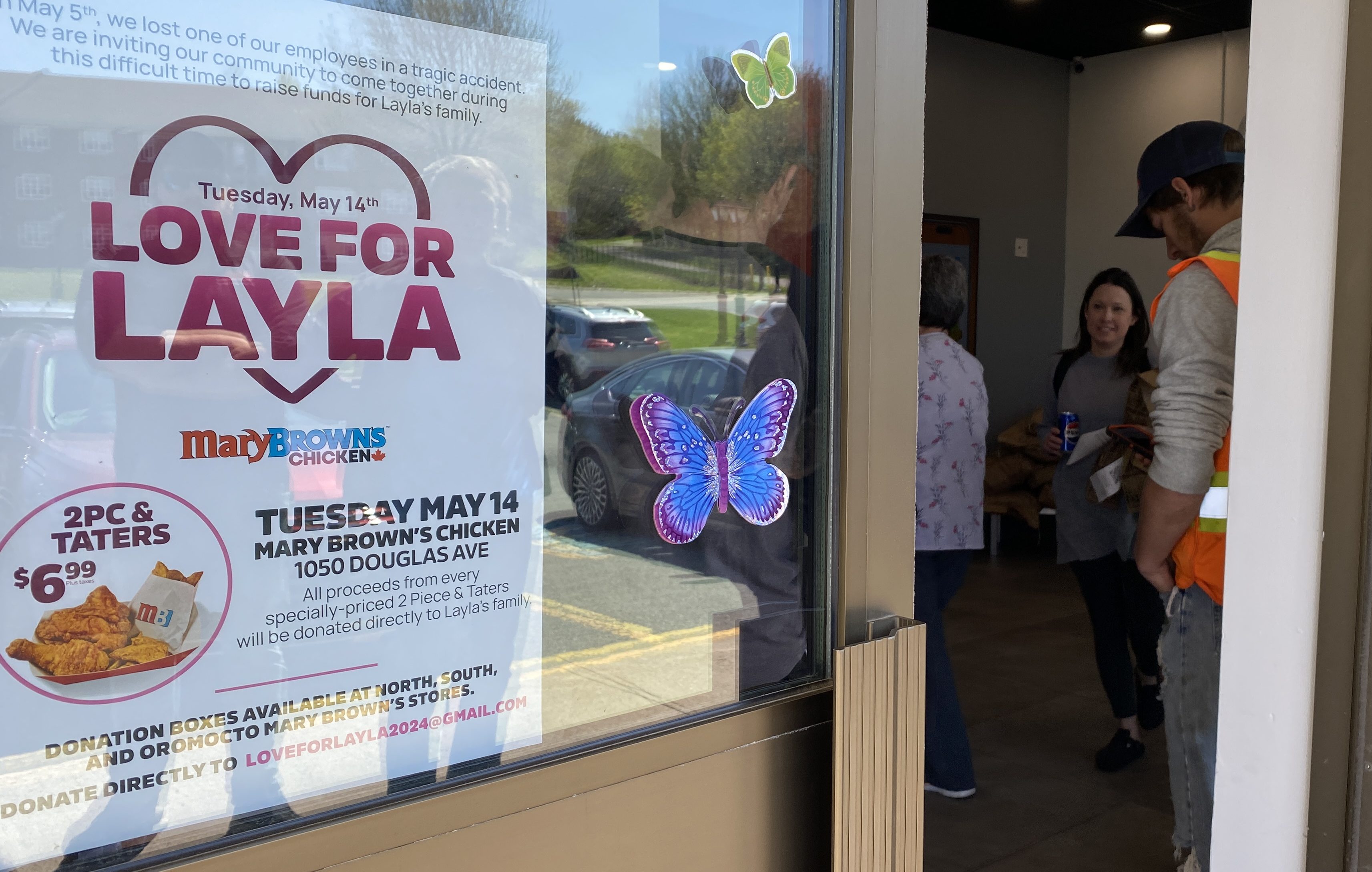 Групата за обяд в Mary Brown s във Фредериктън протегна ръка