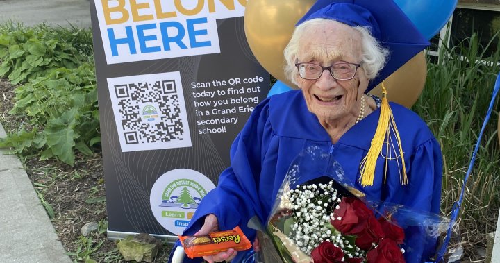 Жена от Онтарио, която току-що навърши 100 години, получава диплома за средно образование