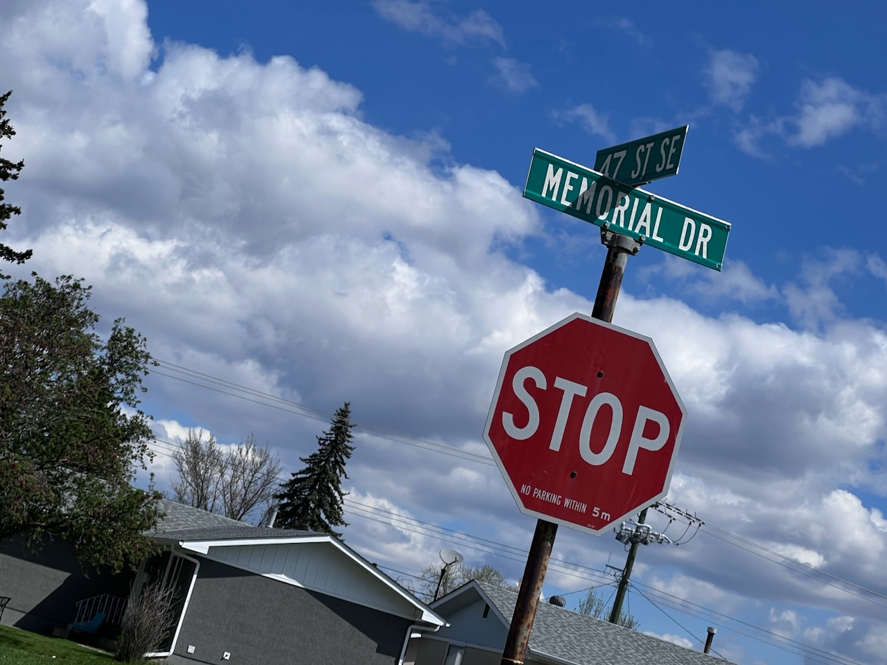 Полицията в Калгари разследва фатално блъскане и бягство в югоизточната