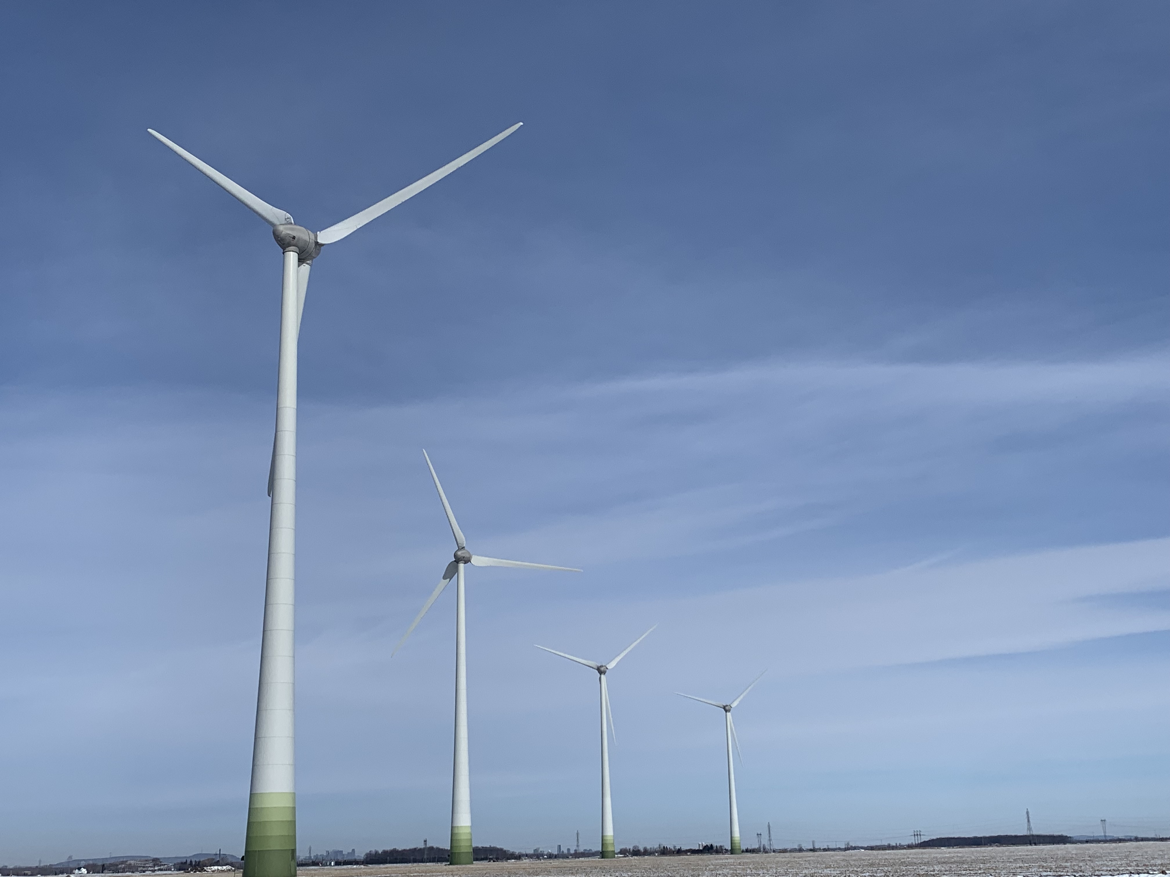 RCMP разследва след като крадци откраднаха меден проводник от вятърни