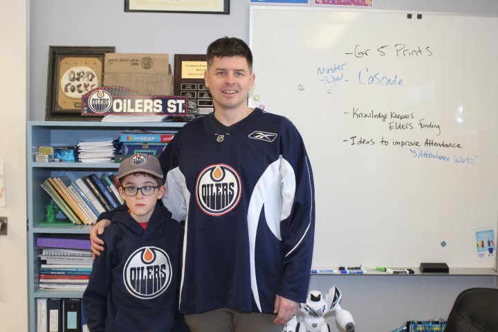 Manitoba principal writes letter to young Oilers fan’s parents to let him watch late games