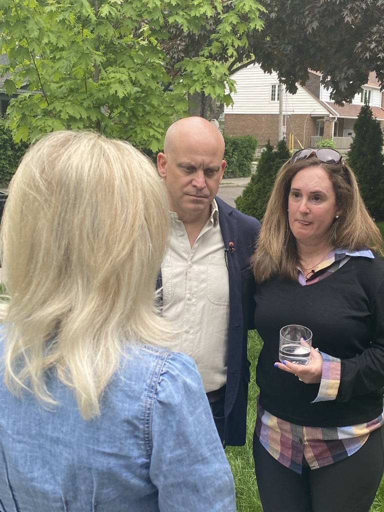 Родителите на Куин Камаерт скърбят тихо почти три години откакто