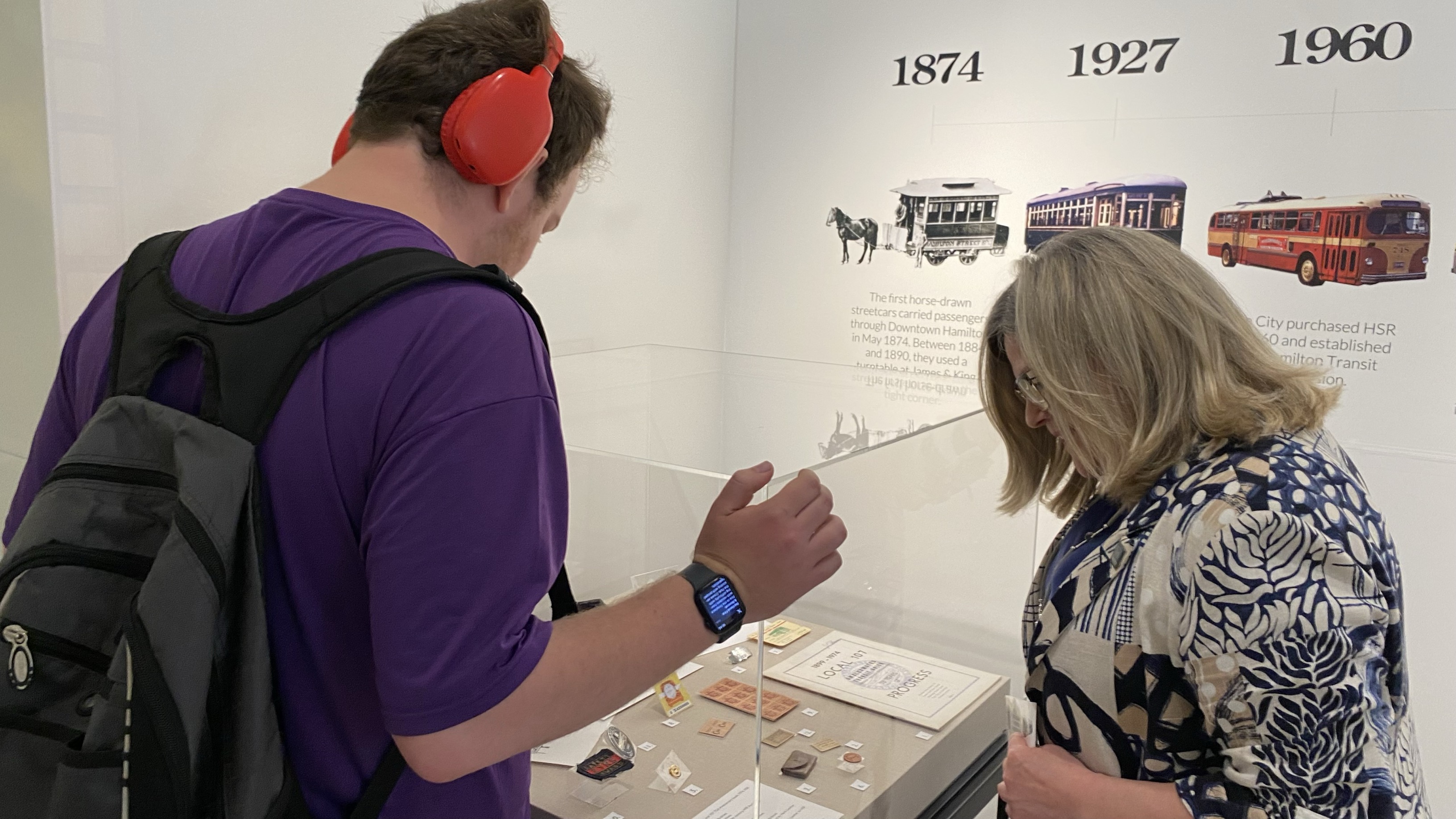 Двама шофьори които са прекарали повече от 45 години всеки