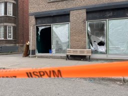Continue reading: Villeray business left with shattered window after arson: Montreal police