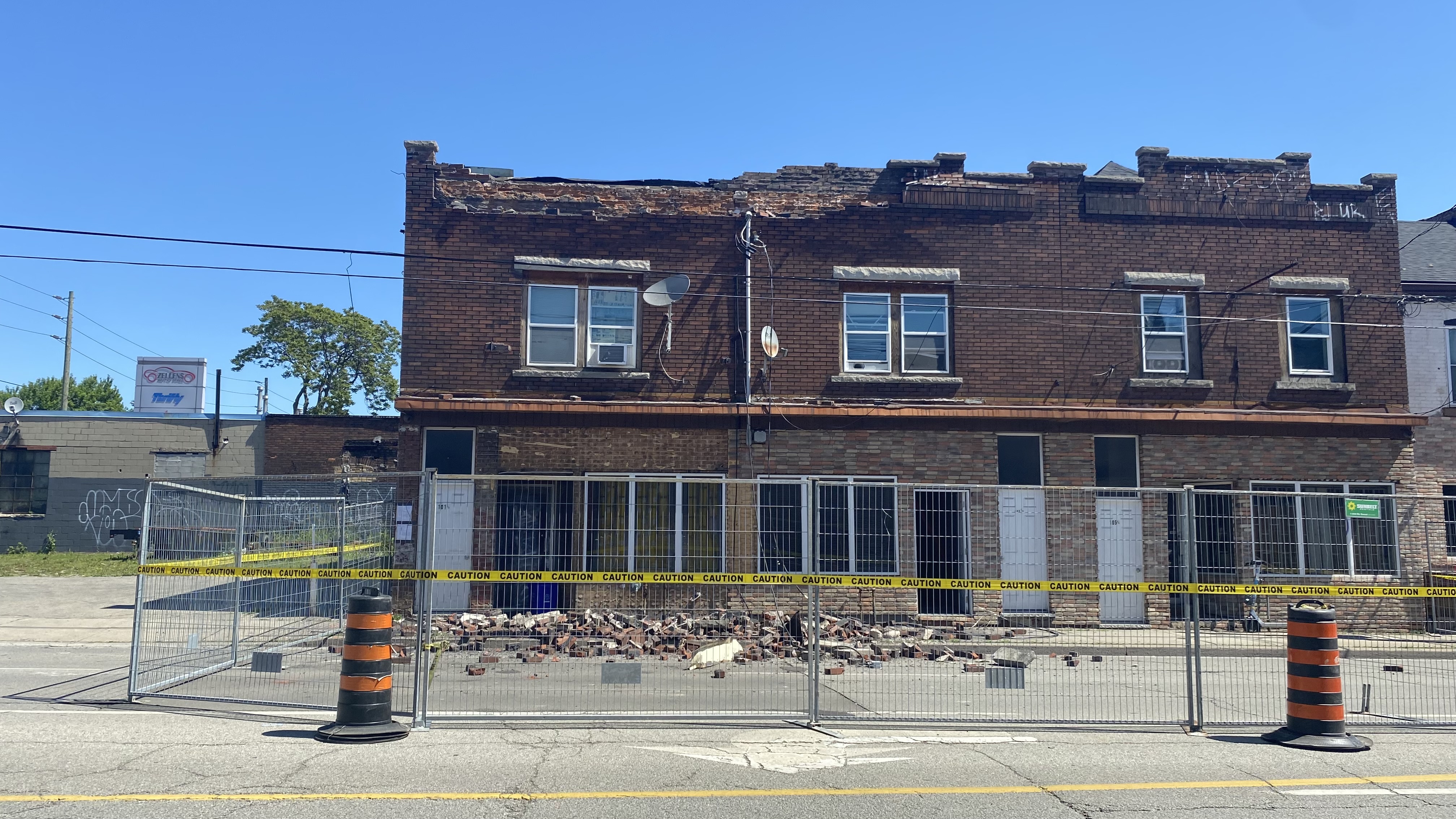 Полицията на Хамилтън затвори участък от улица Бартън на изток