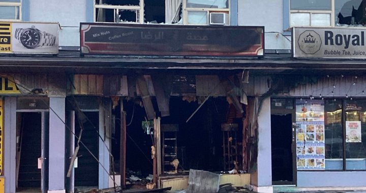 Огън изкорми търговска сграда в Скарбъро, единици над „засегнати“