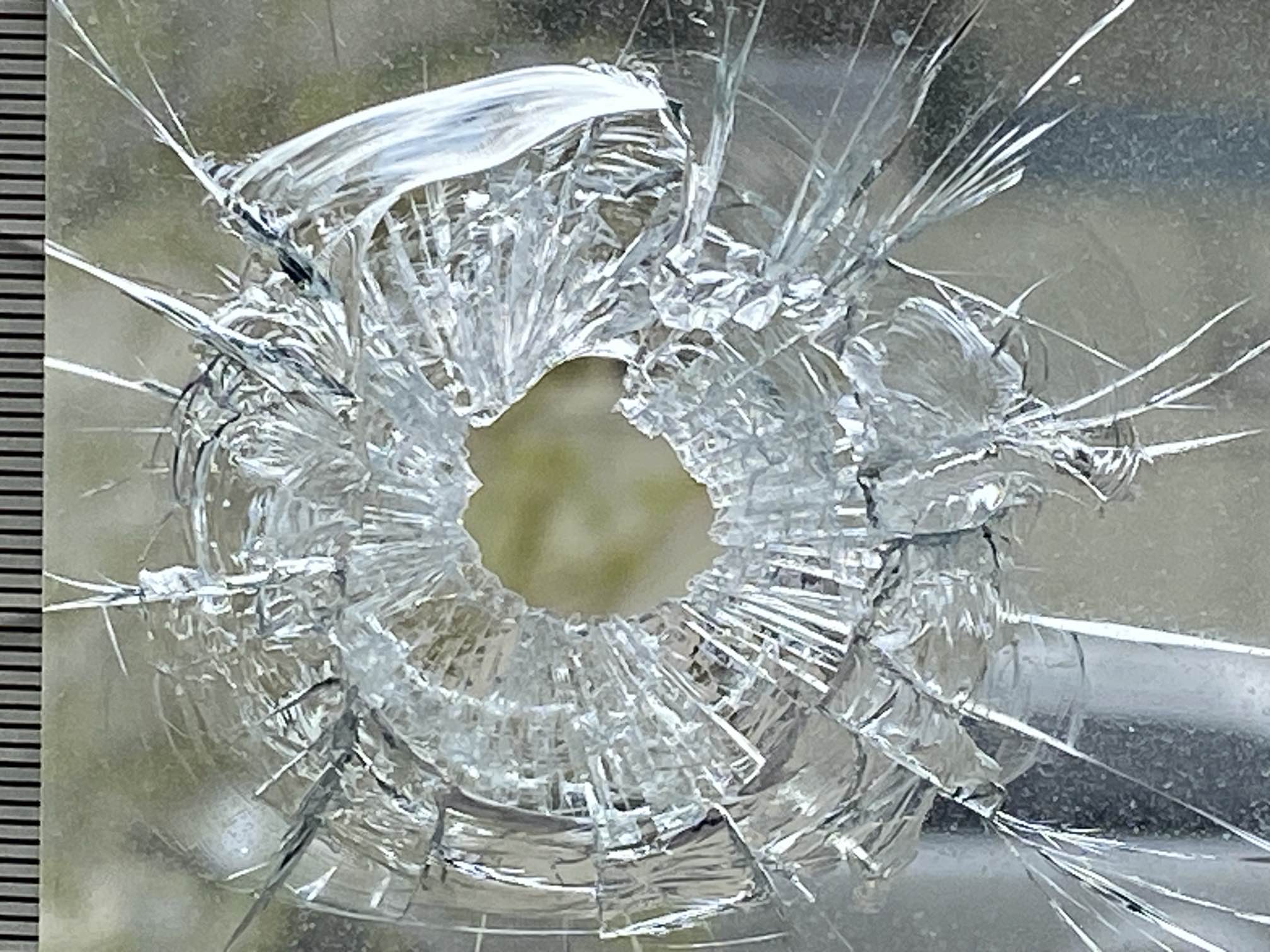 Хората живеещи в квартал Елерсли бяха на ръба в понеделник