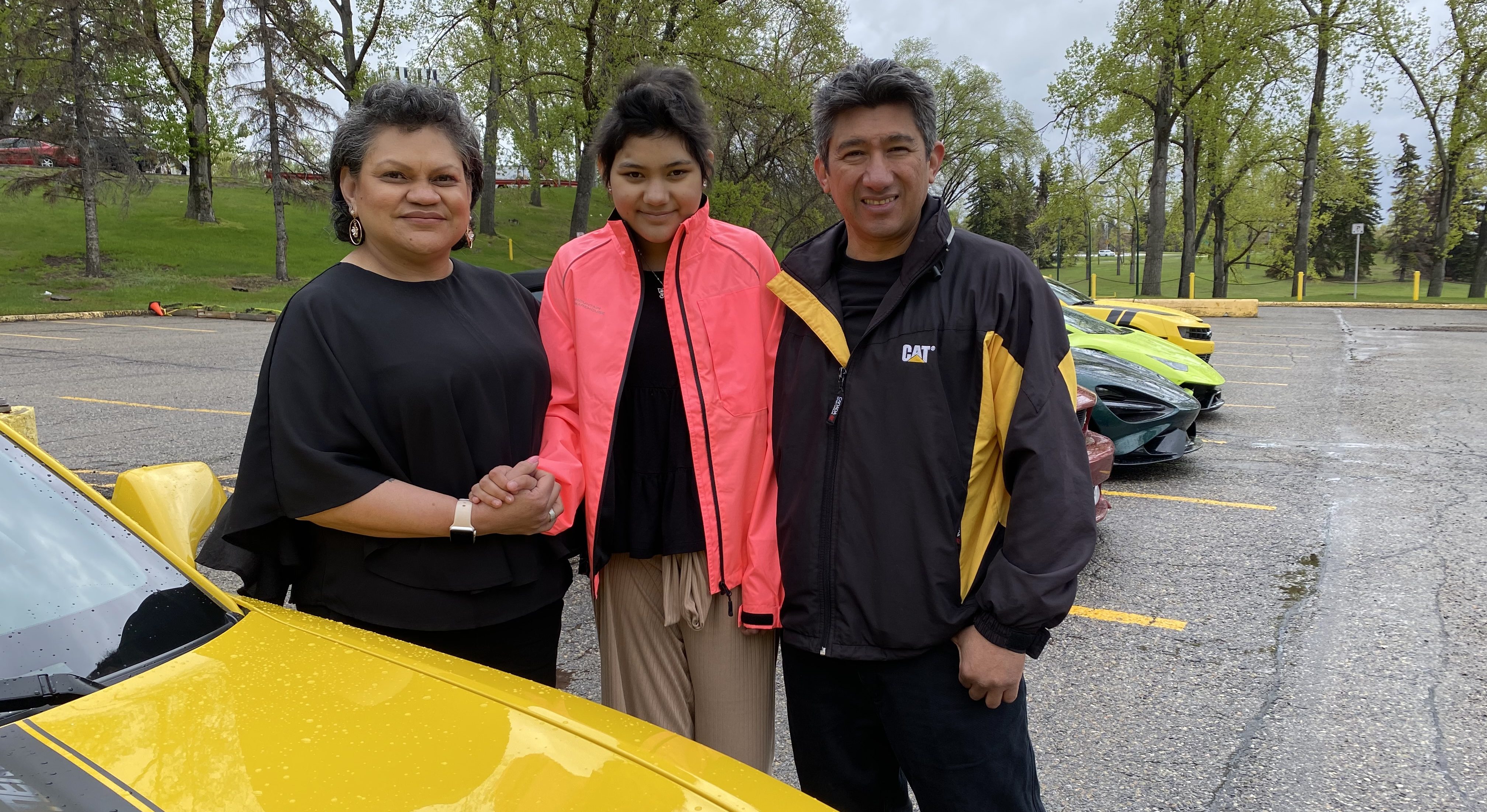 Някои жители на Калгари с някои доста готини коли се