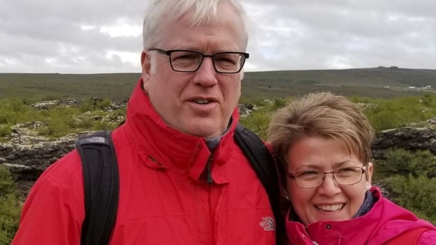 Двойка гвелф прави дарение на общата болница в Гвелф в