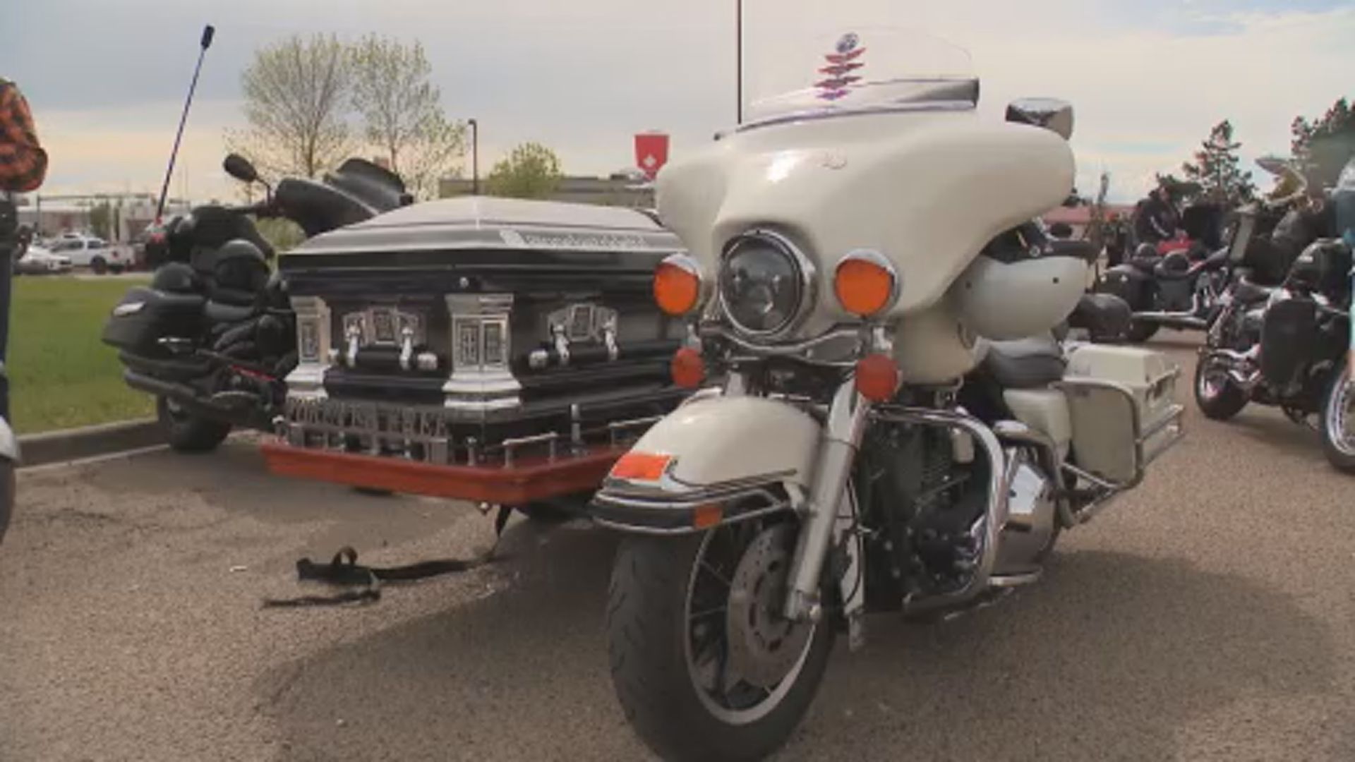 Това е начин да почетете загинал колега мотоциклетист възпоменание организирано