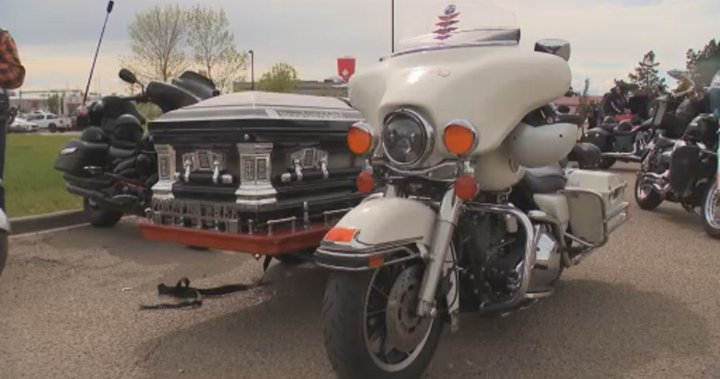 Персонализирано превозно средство дава на починалите мотоциклетисти „едно последно каране“