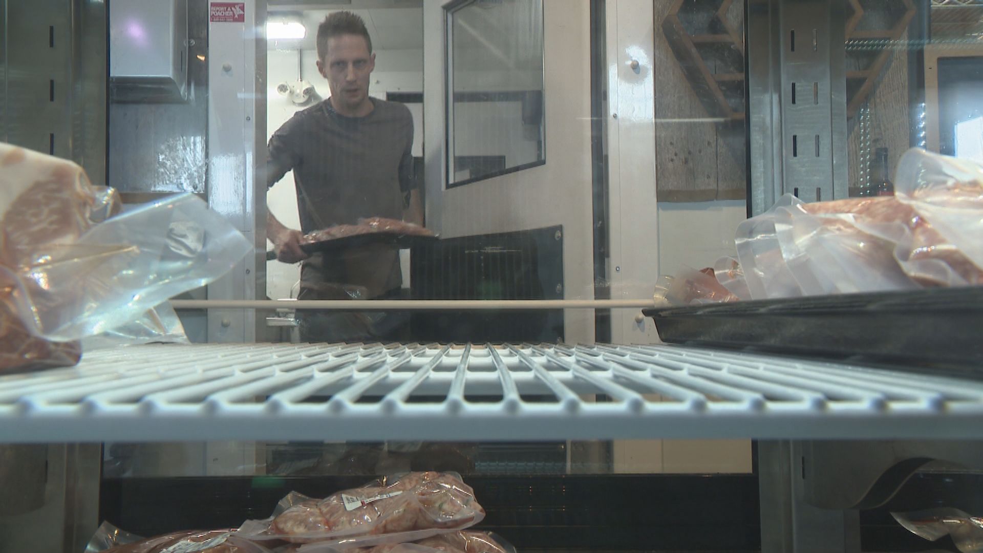 Семеен месарски магазин в Калгари се надява че едномесечна кампания