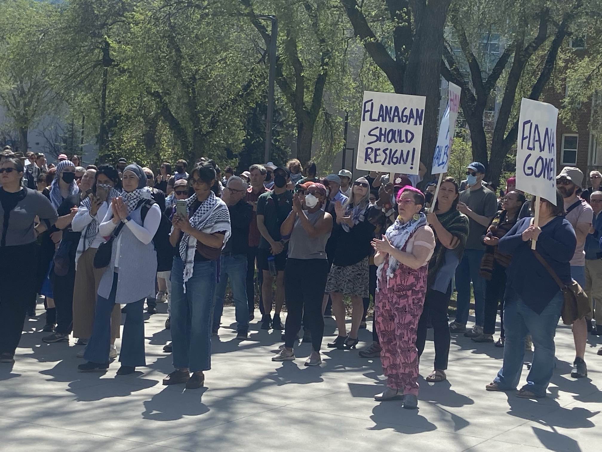 Професор от университета в Алберта подаде оставка от ролята си