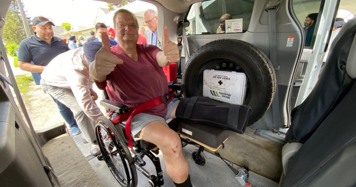 Пилотен проект в Уинипег за превозни средства, достъпни за инвалидни колички, надхвърля очакванията