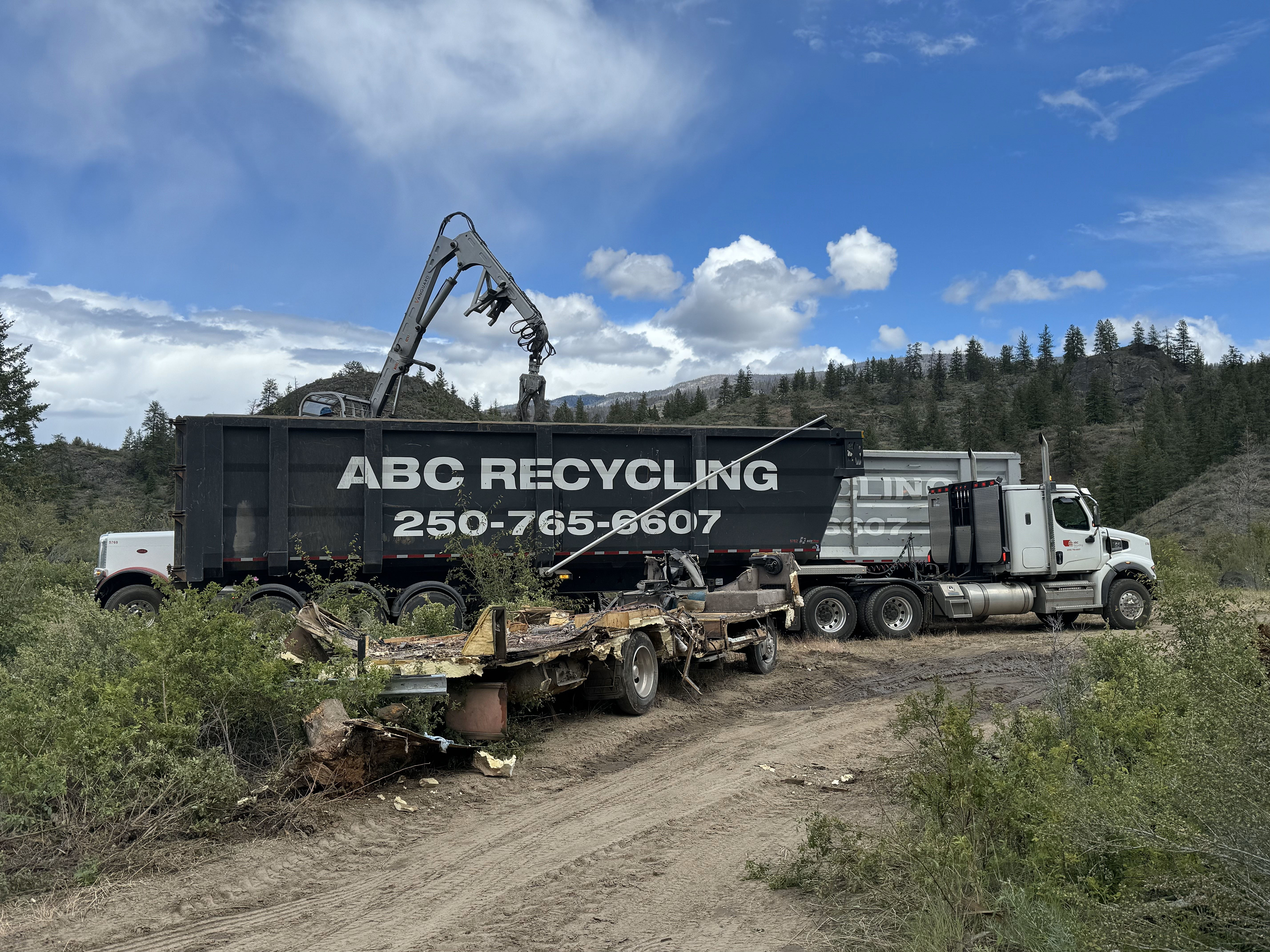 Регионалният окръг на Оканаган Симилкамеен възхвалява обикновените усилия за почистване