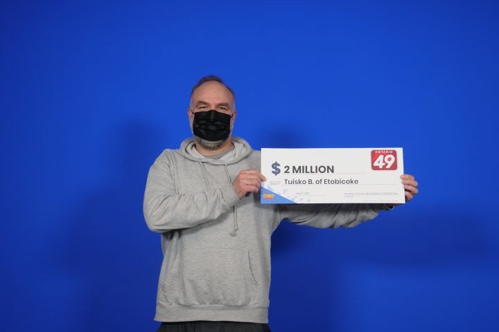 Weekly Ontario lottery player scores big after playing for almost 10 years
