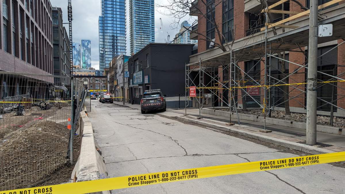 Man seriously injured in downtown Toronto dies in hospital; police investigating - image