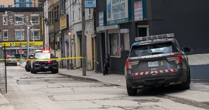 Мъж, тежко ранен в центъра на Торонто, умира в болница; полицията разследва
