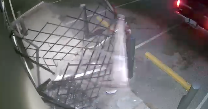 Уловено на видео: Нагъл взлом в B.C. магазин за тенджери