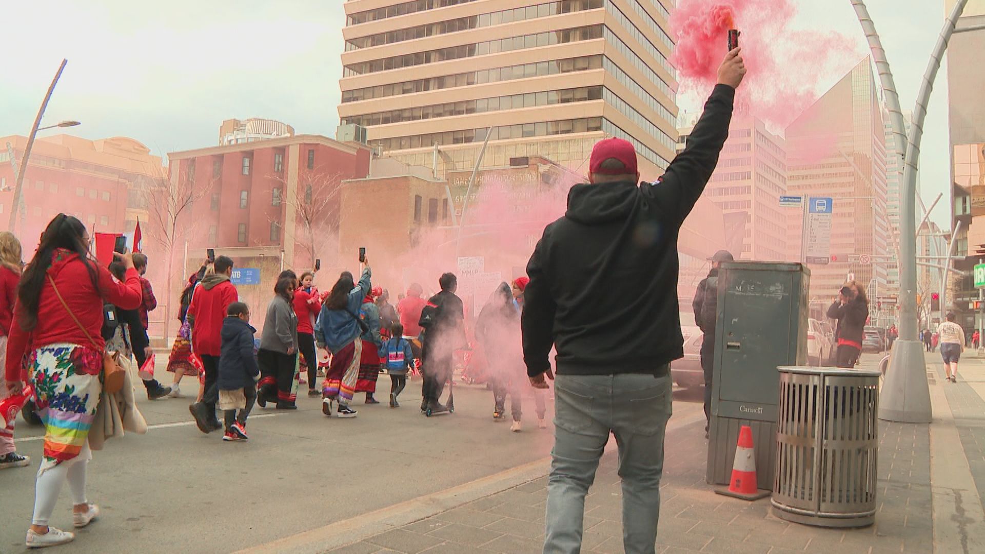 Преди една година майка и дете бяха намушкани на случаен