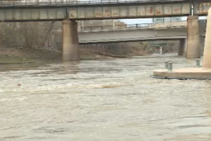 Winnipeg first responders make water rescue from fast-moving Assiniboine River