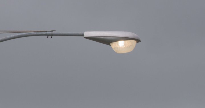 В общността на Саутууд в Калгари поредица от улични лампи