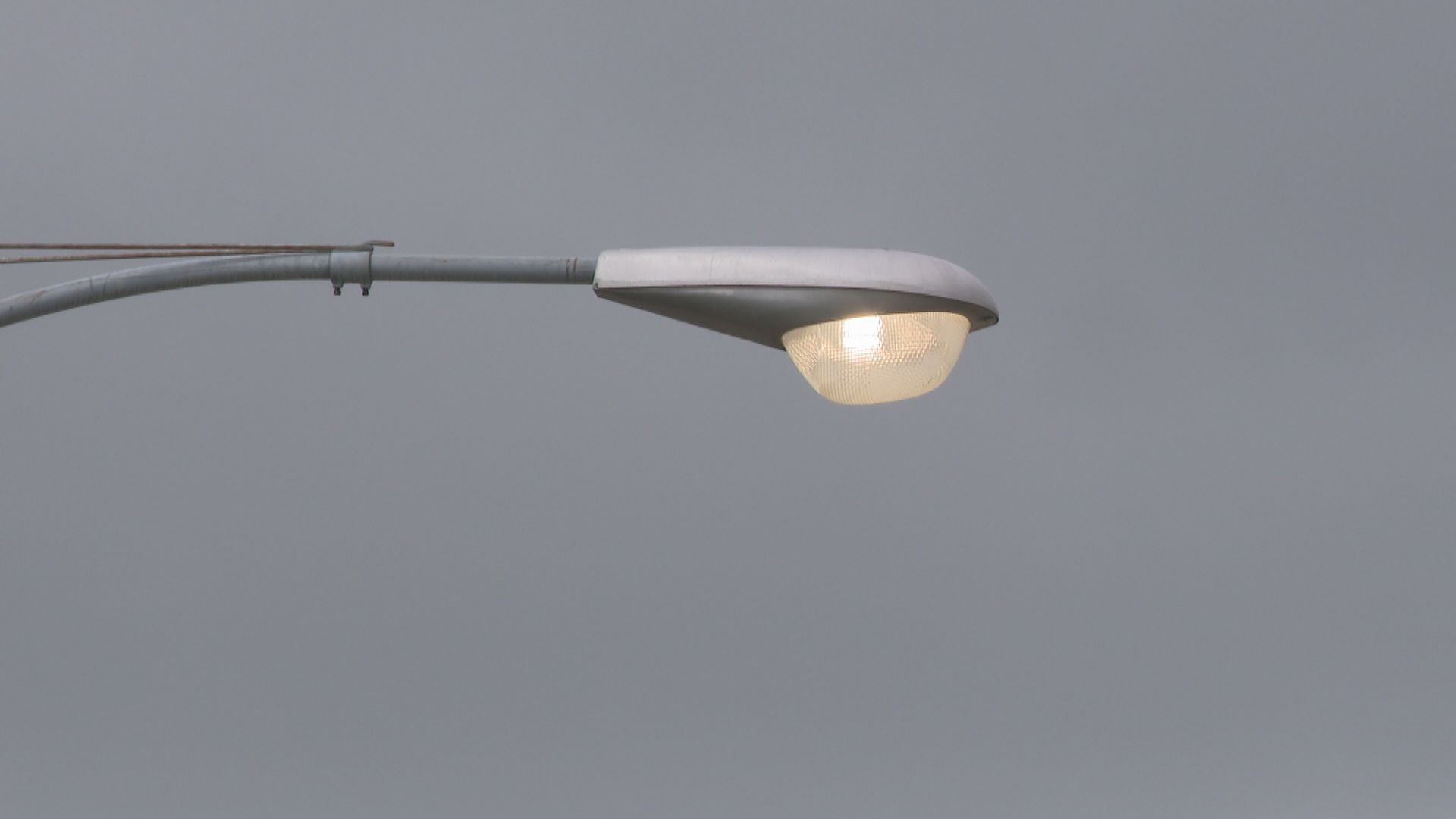 City of Calgary flips a switch on tardy repairs to streetlights