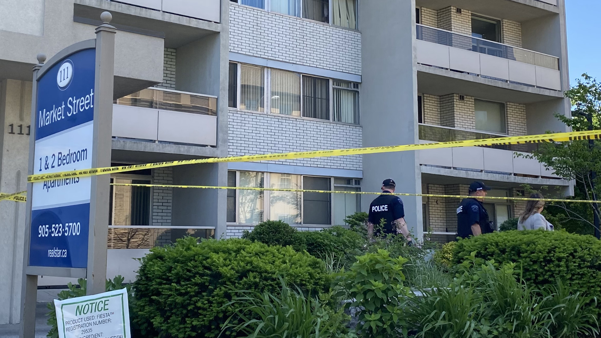 Полицията издирва най-малко трима заподозрени мъже след друга нагла дневна